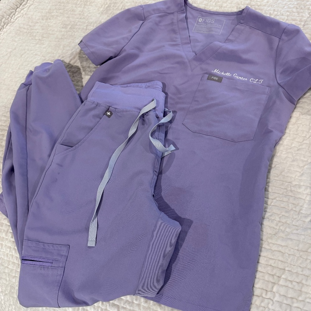 💖 Gently Used FIGS Scrubs – Size XS